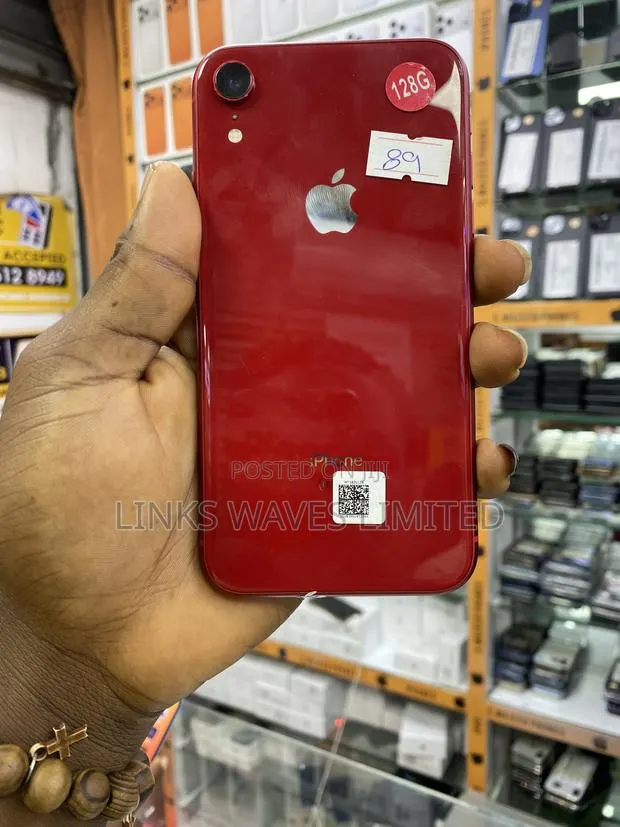 New Apple iPhone XR 128 GB Red · Photo 1