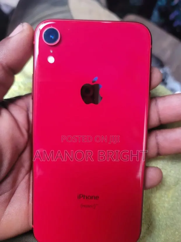 Apple iPhone XR 64 GB Red · Photo 1