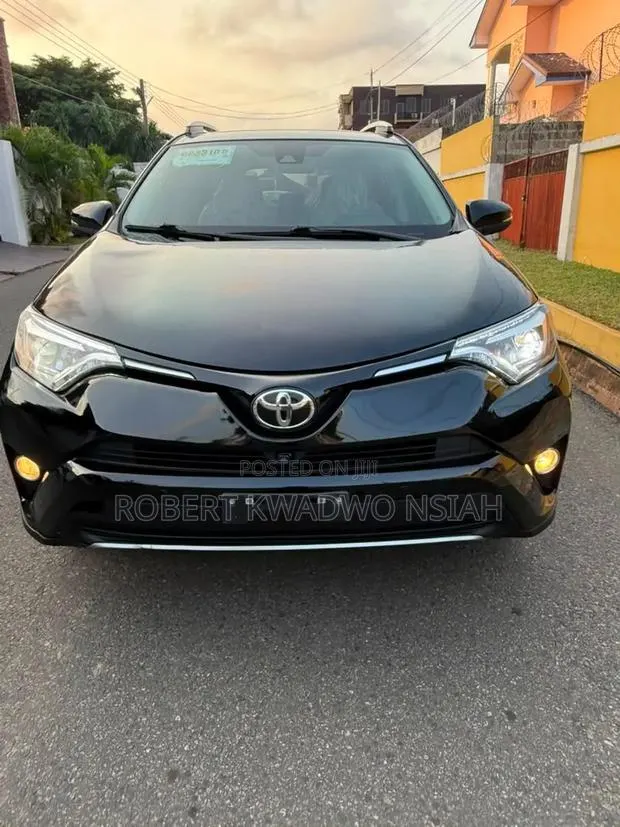 Toyota RAV4 Limited 4dr SUV AWD (2.5L 4cyl 6A) 2018 Black · Photo 1