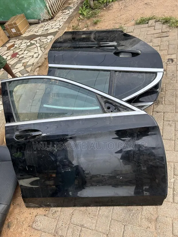 C300 16-19 Doors for Sale · Photo 1