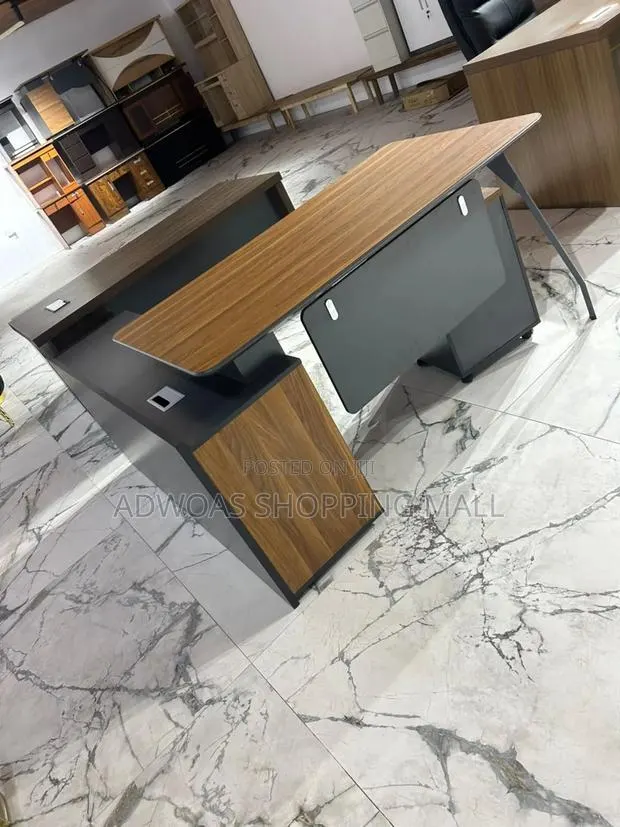 Evecutive L Shape Office Table · Photo 1