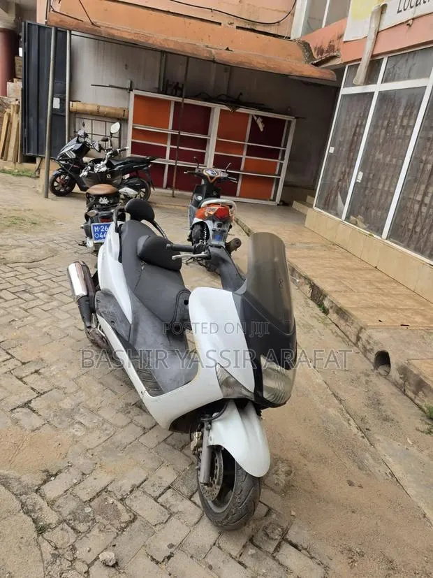 Yamaha Majesty 2001 White · Photo 1
