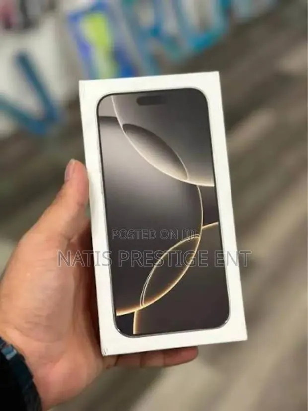 New Apple iPhone 16 Pro Max 256 GB Gold · Photo 1