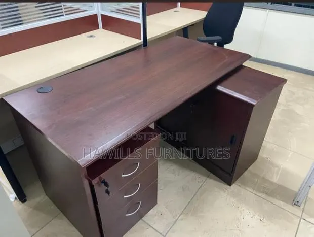 Complete Office Table /Desk · Photo 1