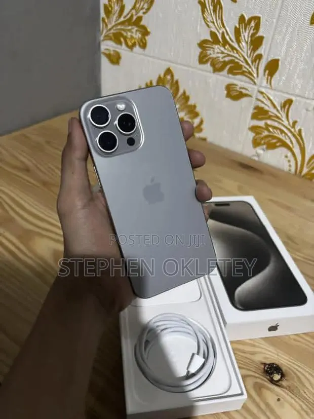 New Apple iPhone 15 Pro Max 256 GB Silver · Photo 1