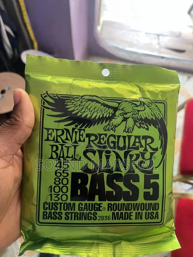 Slinky Bass Guitar Strings · Photo 1