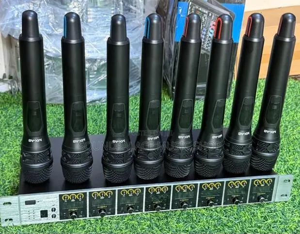 Shure A8 8-in-1 Professional Wireless Microphone · Photo 1