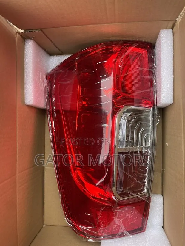 Navara 2015 2016 2017 2018 2019 2020 2021 Taillights (Pair) · Photo 1