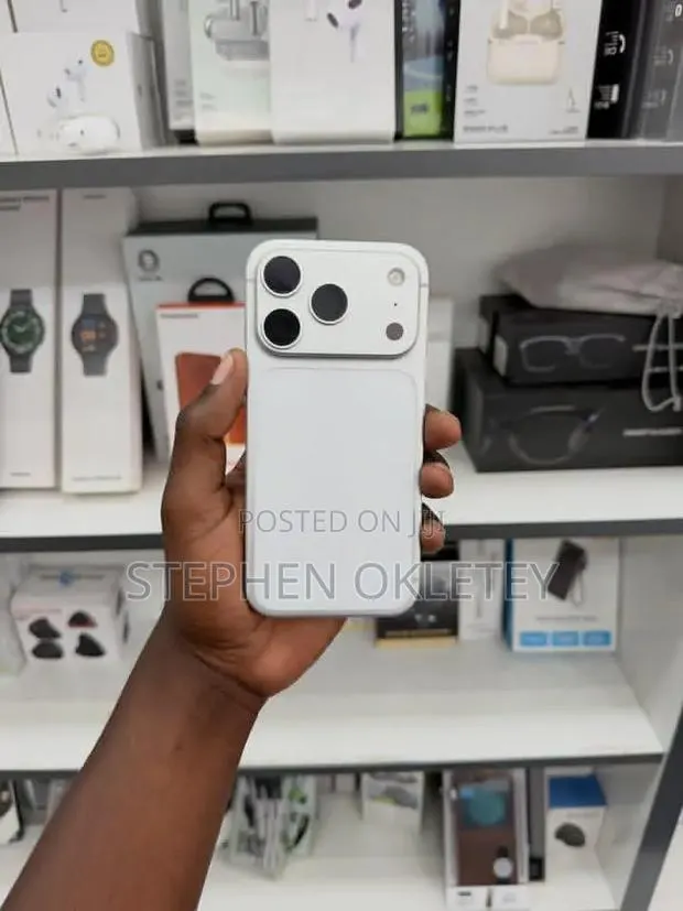 Apple iPhone 17 Pro 256 GB White · Photo 1