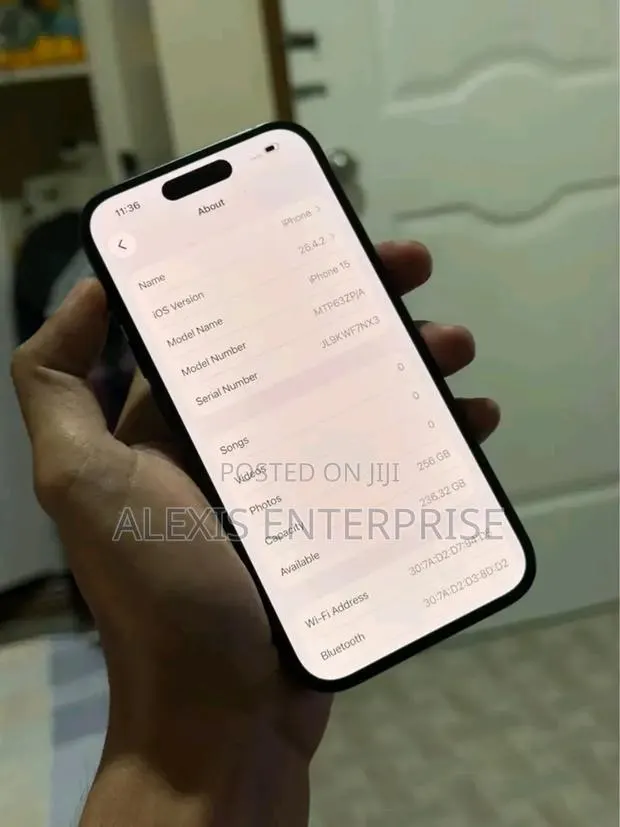 Apple iPhone 15 256 GB Black · Photo 1