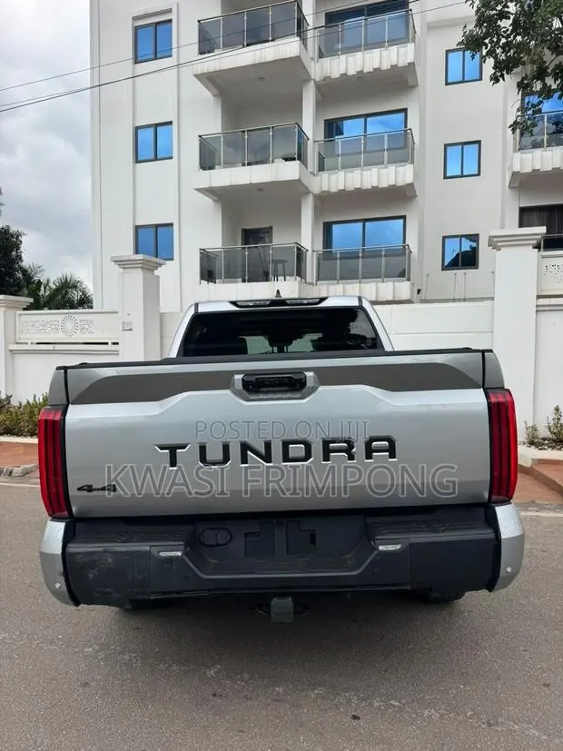 Toyota Tundra Limited CrewMax 6.5' Bed 2024 Silver · Photo 1