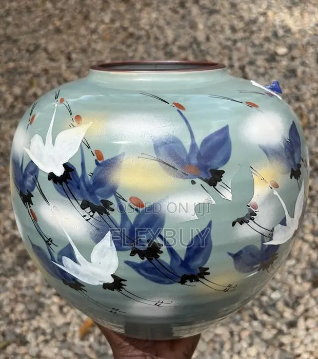 Ceramic Vase · Photo 1