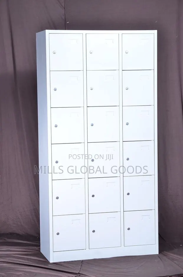18 Doors Locker Cabinet · Photo 1
