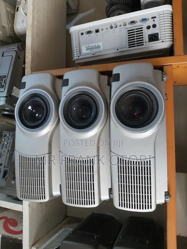 Projectors Available in Different Types · Photo 1