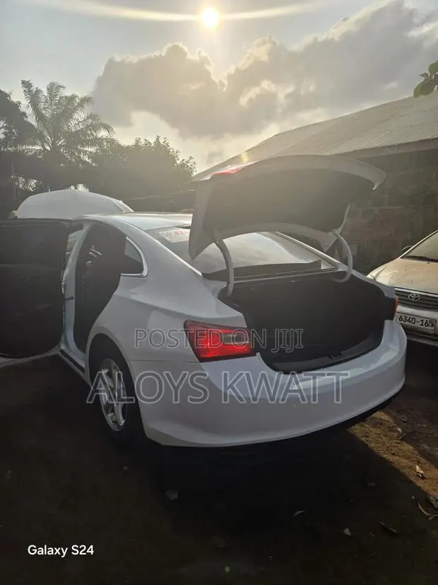 Chevrolet Malibu L 2017 White · Photo 1