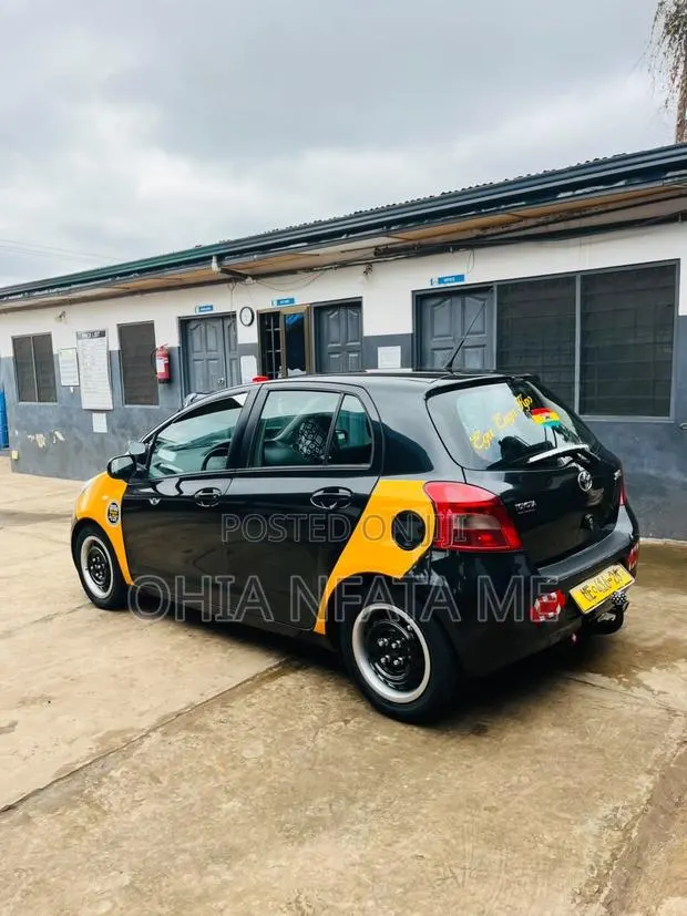 Toyota Yaris 2009 Black · Photo 1