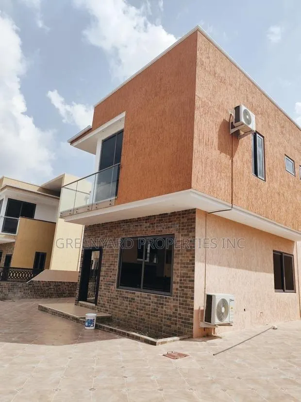 4bdrm House in A&C, East Legon for rent · Photo 1