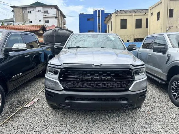 Dodge RAM 1500 5.7 Petrol AWD 2021 Gray · Photo 1