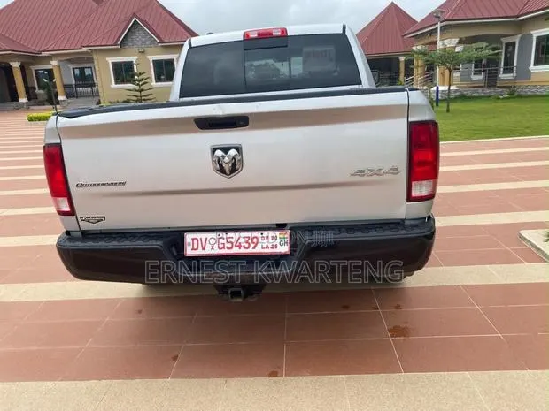Dodge RAM 1500 3.6 Petrol AWD 2018 Silver · Photo 1
