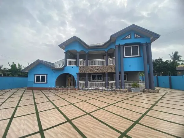 5bdrm House in Haasto Bohye, Papao for sale · Photo 1