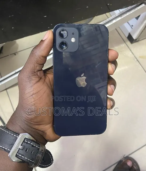Apple iPhone 12 128 GB Black · Photo 1