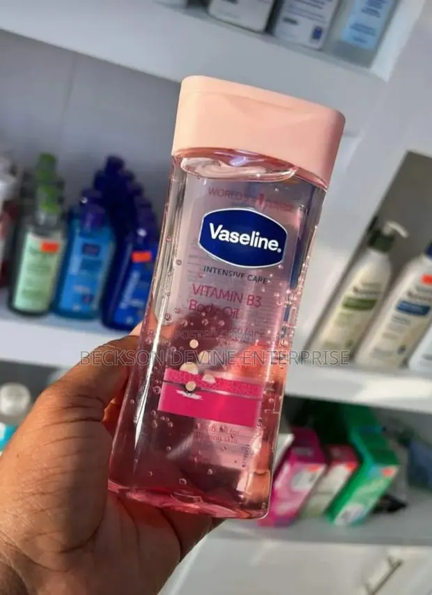 Vaseline Vitamin B3 Body Oil · Photo 1