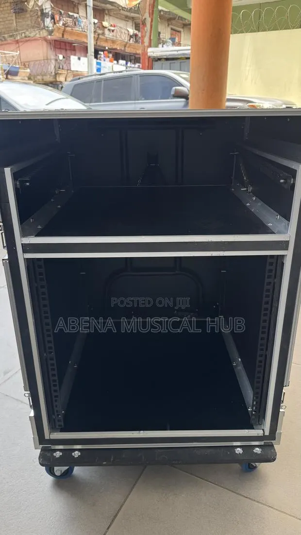 14 Units Dj Rack Black and Silver · Photo 1