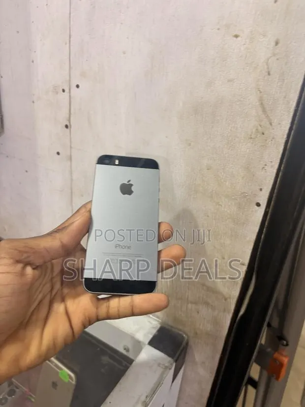 Apple iPhone 5s 32 GB Silver · Photo 1