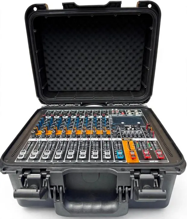 Yamaha Mixer in Flight Case · Photo 1
