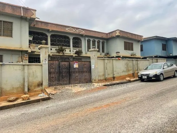 12bdrm House in Kumasi Metropolitan for sale · Photo 1