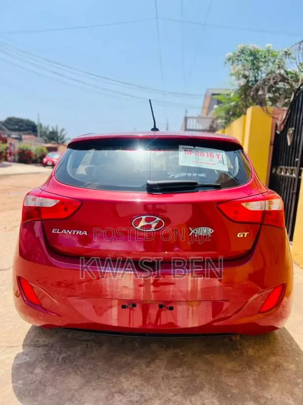 Hyundai Elantra 2018 Red · Photo 1