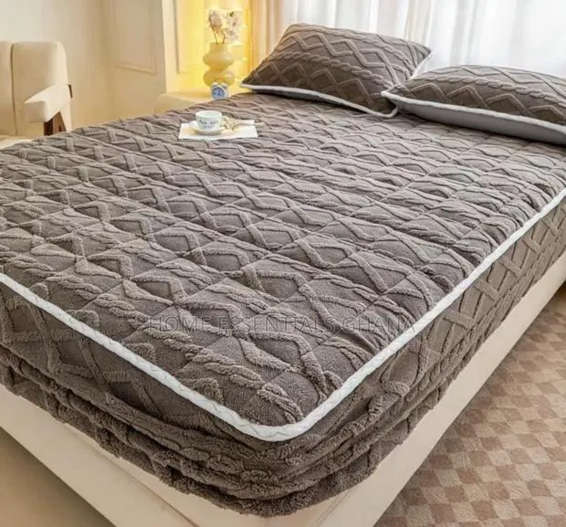 Double Luxurious Fluffy Pure Cotton Fitted Fluffy Mattress Covers · Photo 1