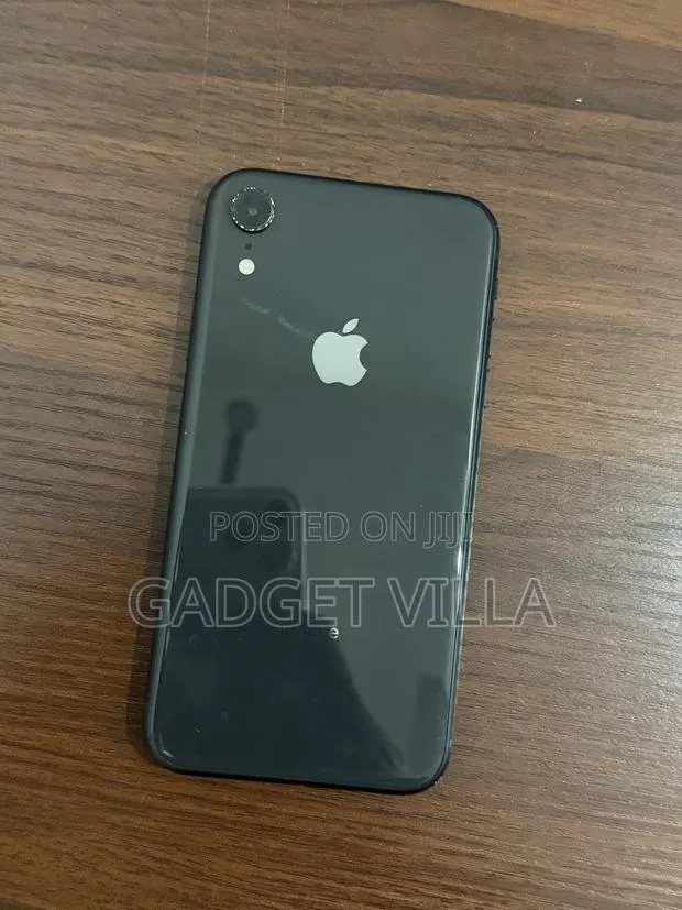 Apple iPhone XR 64 GB Black · Photo 1