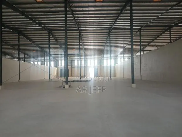 Spacious Warehouse at Kaase Kumasi · Photo 1