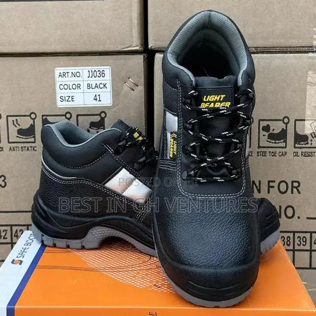 Safety Shoes With Reflector · Photo 1