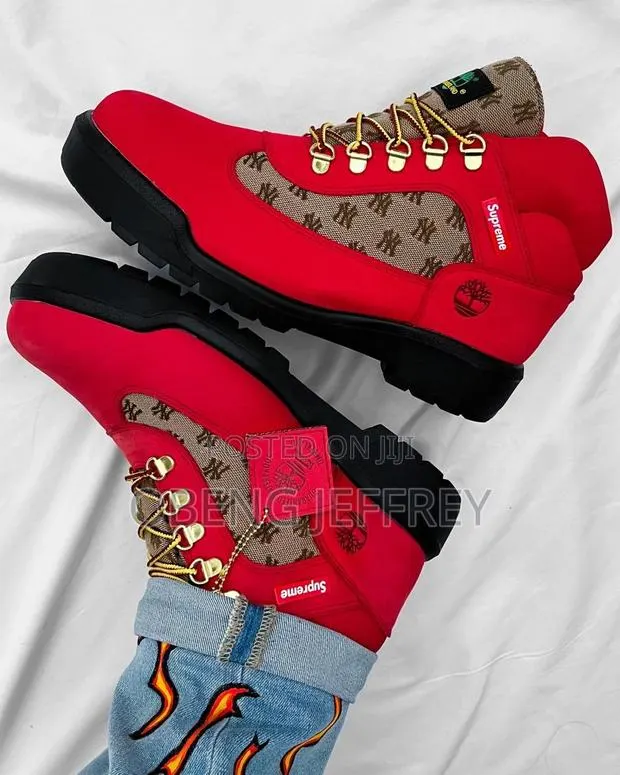 Original Supreme Timberland Field Boots NY Red · Photo 1