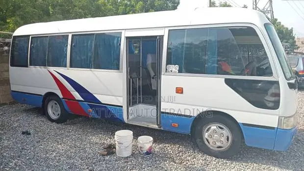 Toyota Coaster 2012 White · Photo 1