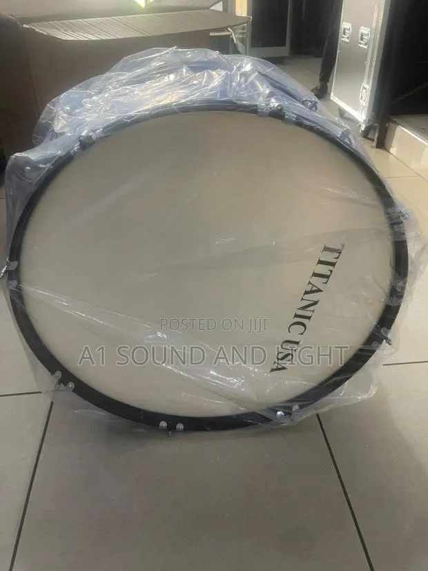 Titanic Usa 26inches Bass Marching Drum · Photo 1