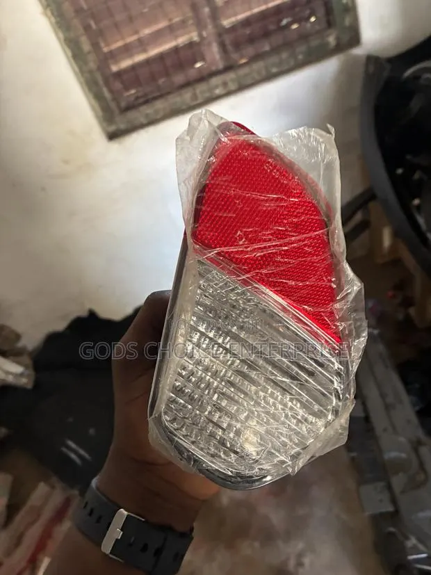 Back Bumper Reflector Outlander 2016-2017-2018 · Photo 1