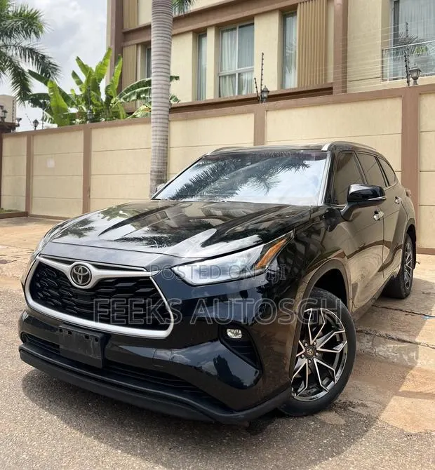 Toyota Highlander XLE 2021 Black · Photo 1