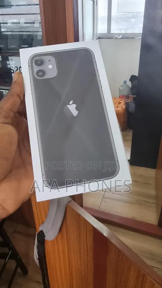 New Apple iPhone 11 128 GB Black · Photo 1