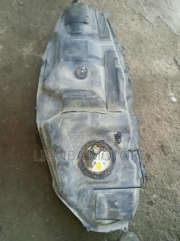 Toyota Rav4 2017 Fuel Tank · Photo 1