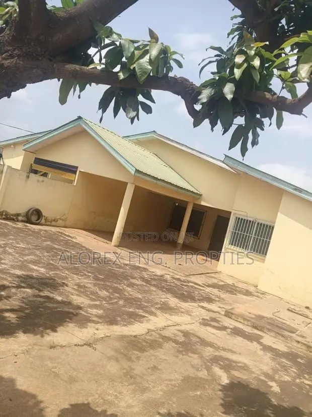 3bdrm House in Self Compound, Frafraha for rent · Photo 1