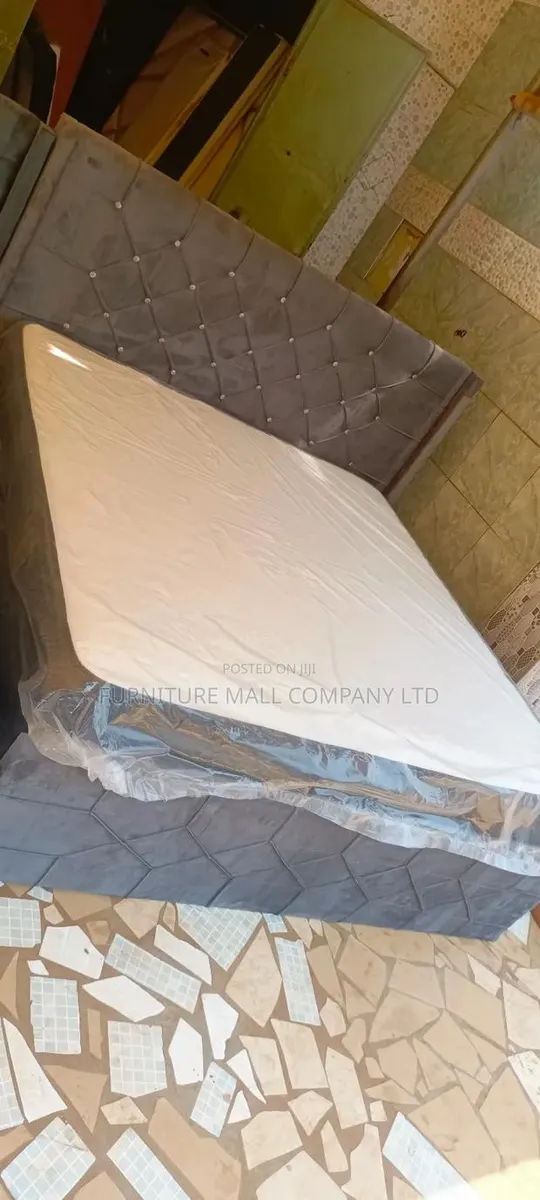 Promotional Whedns Frame Plus Mattress · Photo 1