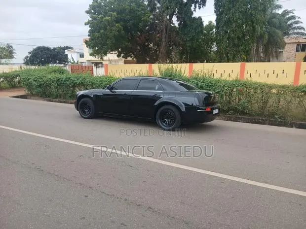 Chrysler 300 Touring RWD 2005 Black · Photo 1