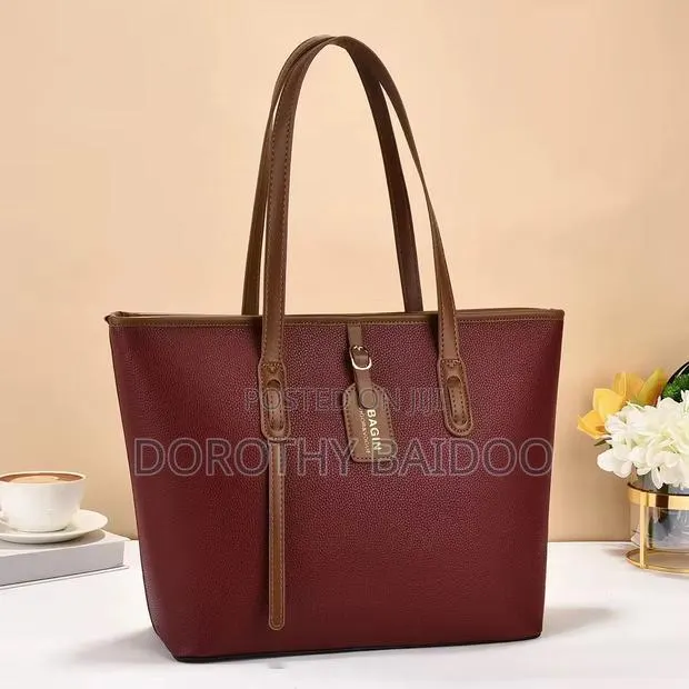 High Quality Black Shoulder Bag for Ladies · Photo 1