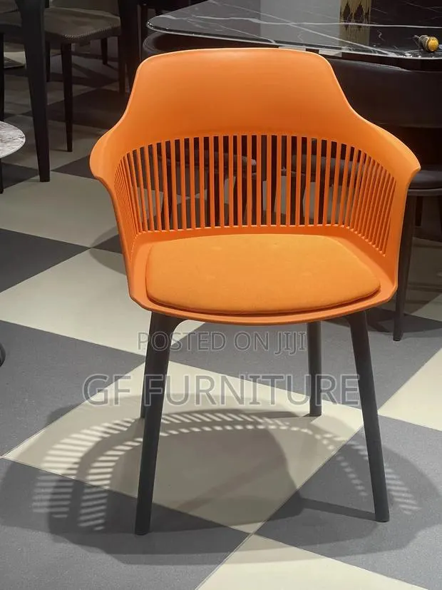 Salon Chairs · Photo 1