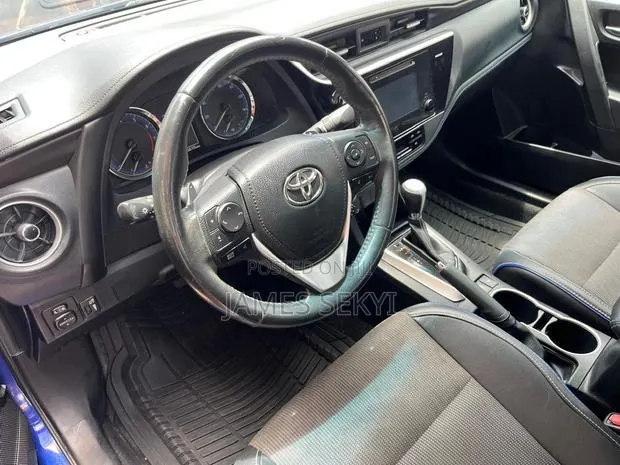 Toyota Corolla SE Special Edition 4dr Sedan (1.8L 4cyl CVT) 2017 Blue · Photo 1