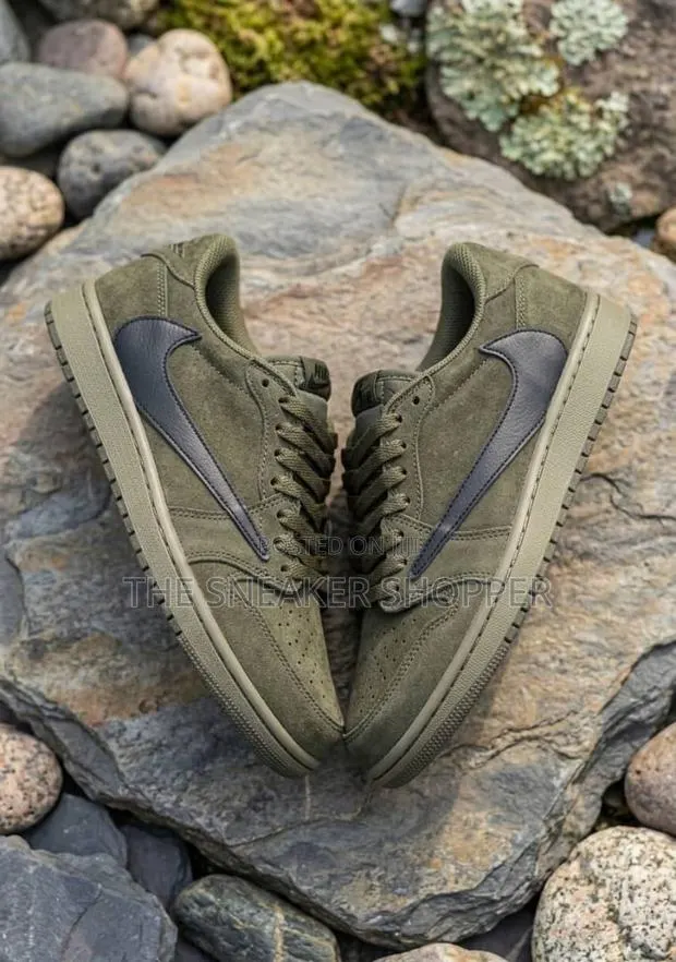 Jordan 1 Low OG Green · Photo 1