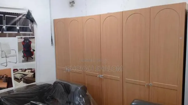 Wooden Wardrobe Available for Sale · Photo 1